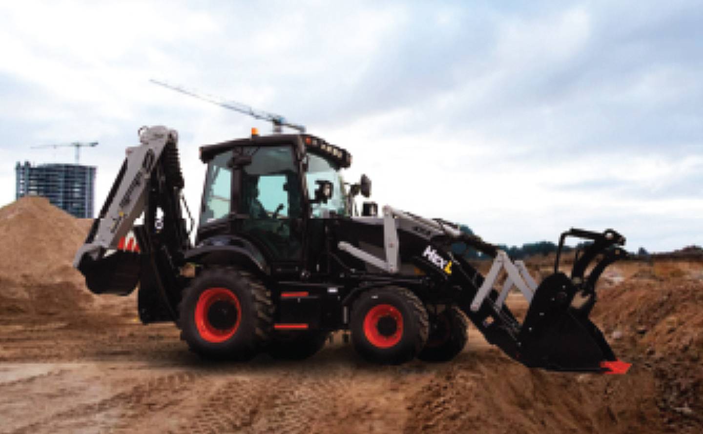 Mini Excavator vs. Backhoe Loader: Differences, Features & Application